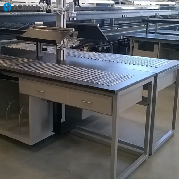 packing and shipping station