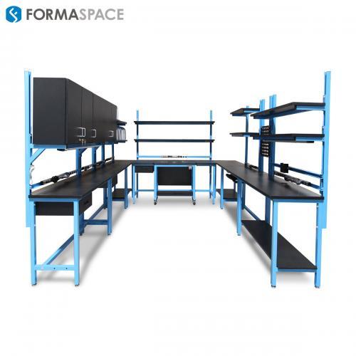 U-shaped modular IT station