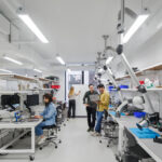 Electronics laboratory with Formaspace workbenches and extraction arms